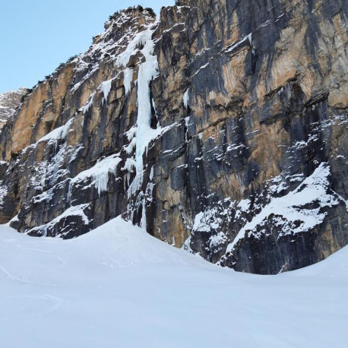 Solo-Begehung des Eisfalls “Männer ohne Nerven”, Pinnistal (Tirol)